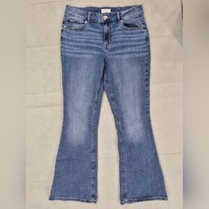 Maurices M Jeans women's 12 medium wash fading whiskers mid rise flare stretch